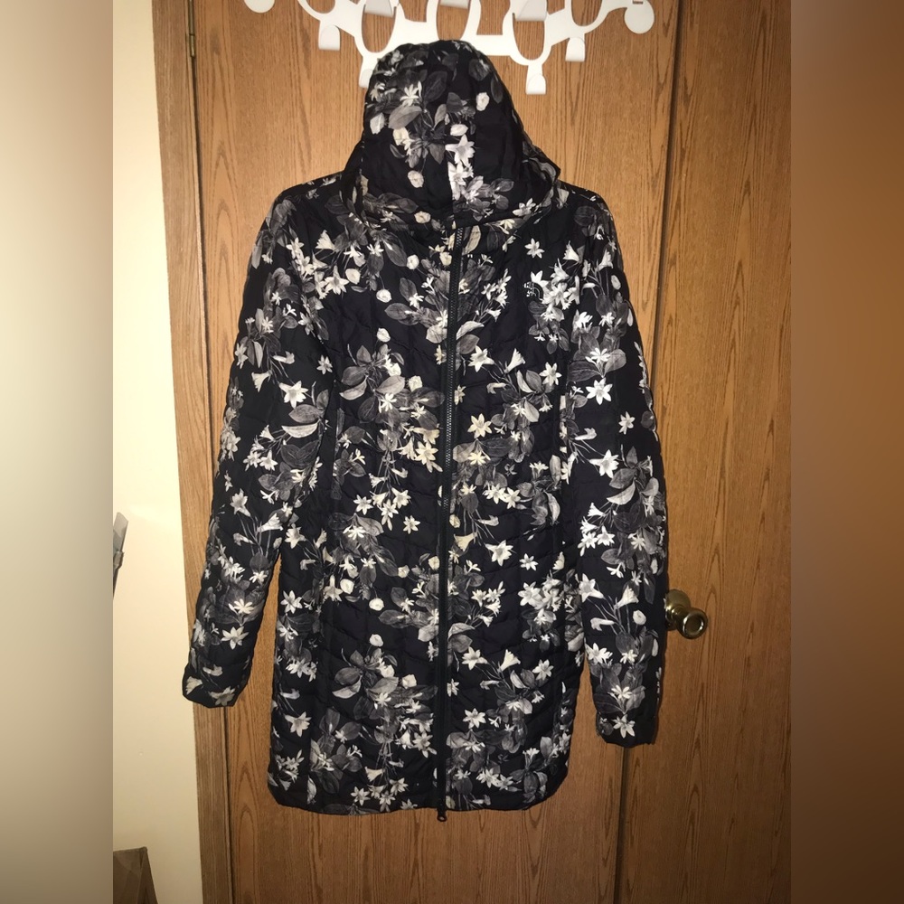 The North Face Black Floral Quilted Long Puffer Coat size L